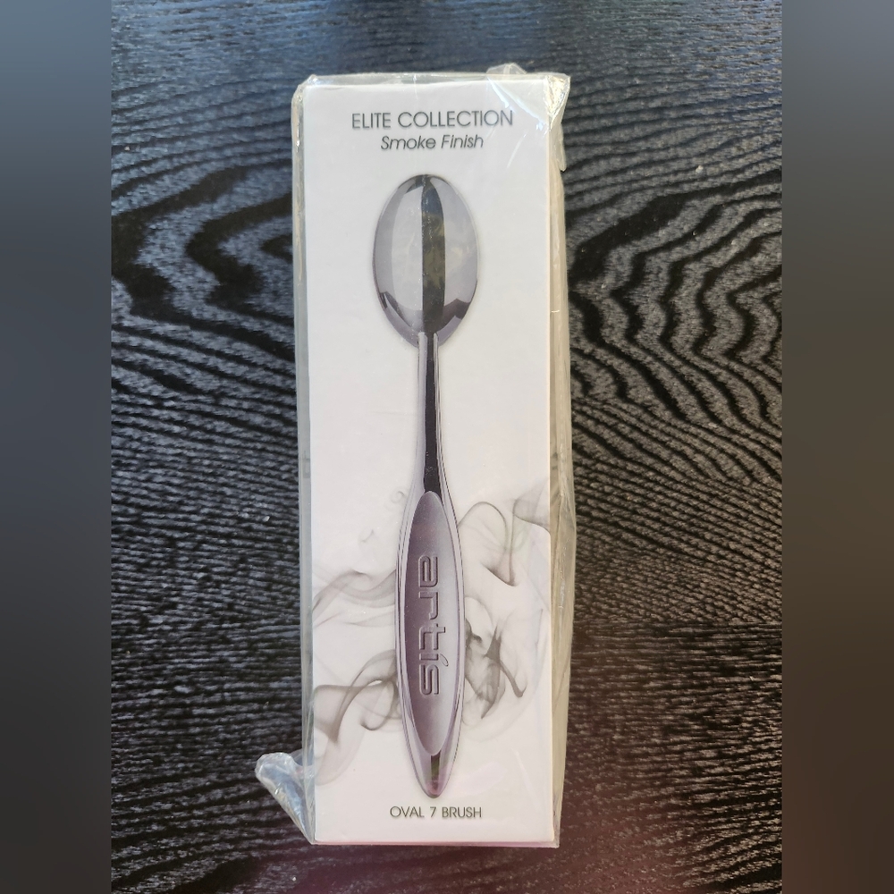 Artis Elite Collection Oval 7 Brush (Smoke Finish)